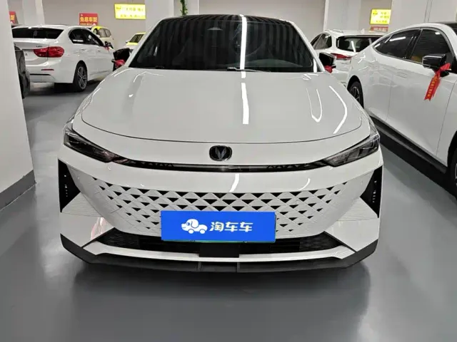 Changan UNI-V — Фото автомобиля 2