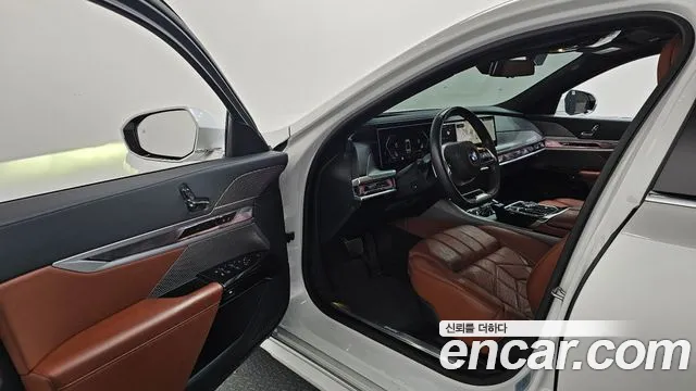BMW 7 Series G70 — Фото автомобиля 10
