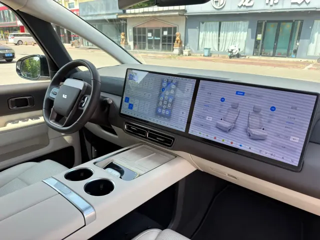 Li Auto MEGA — Фото автомобиля 15
