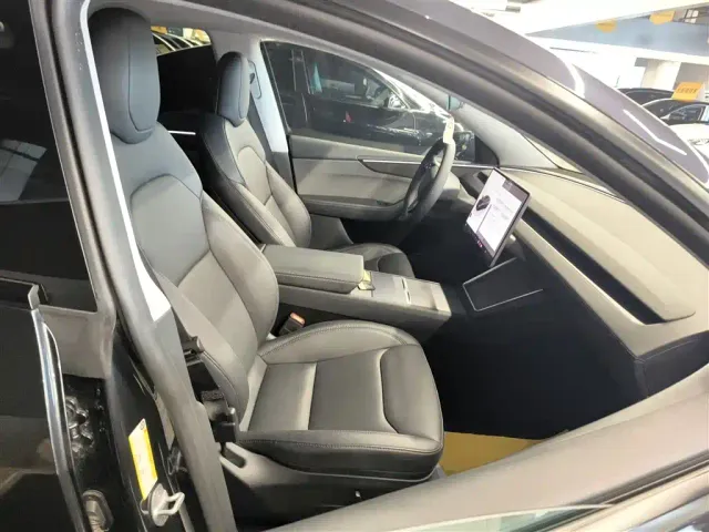Tesla Model Y — Фото автомобиля 19
