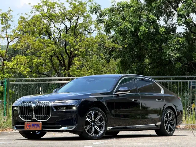 BMW 7 Series — Фото автомобиля 6