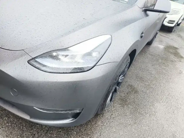 Tesla Model Y — Фото автомобиля 23
