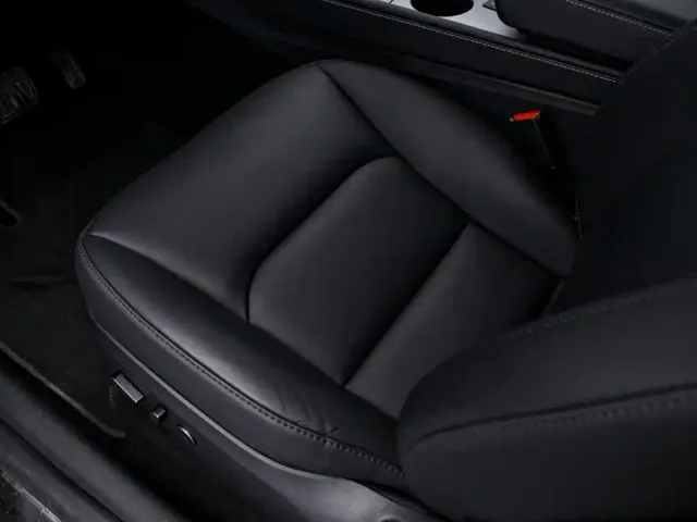 Tesla Model Y — Фото автомобиля 13