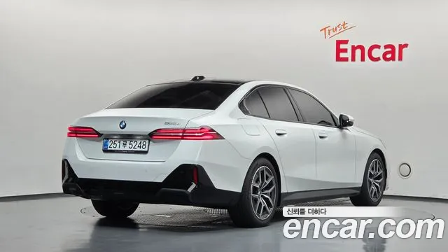 BMW 5 Series G60 — Фото автомобиля 2