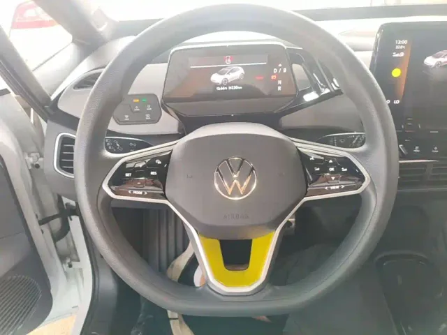 Volkswagen ID.3 — Фото автомобиля 10