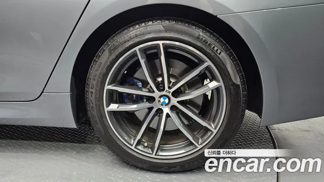 BMW 5-Series — Фото автомобиля 21