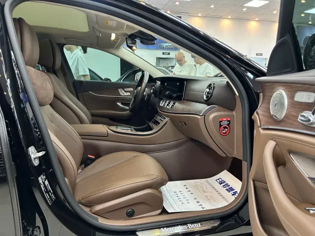 Mercedes-Benz E-Class — Фото автомобиля 11