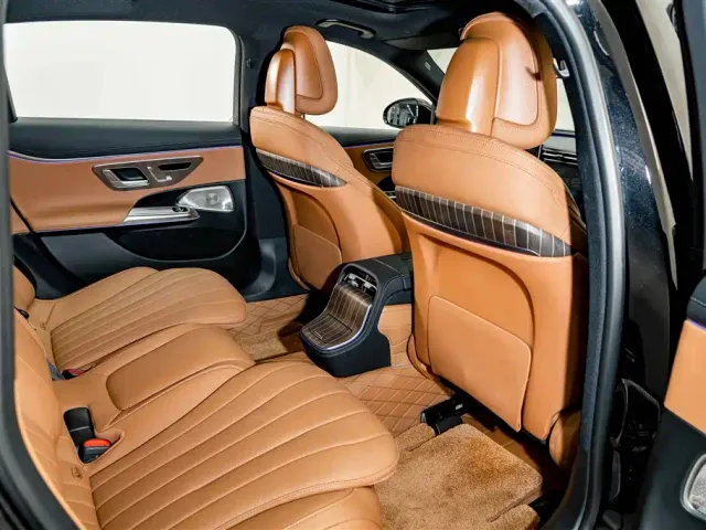 Mercedes-Benz E-Class — Фото автомобиля 20