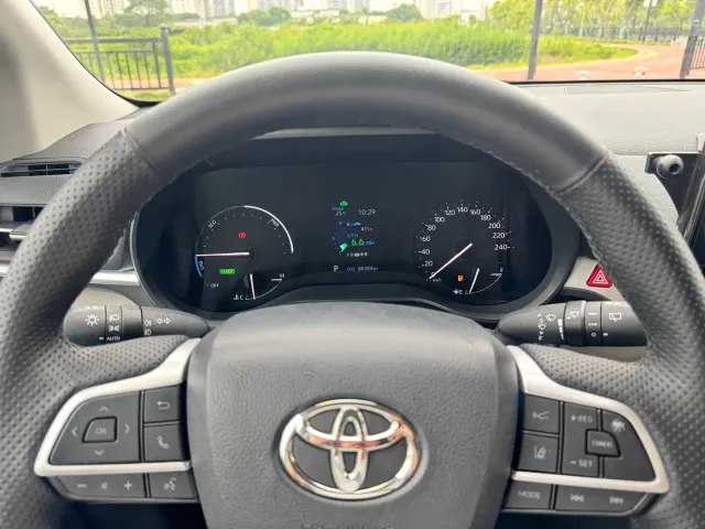 Toyota Granvia — Фото автомобиля 3