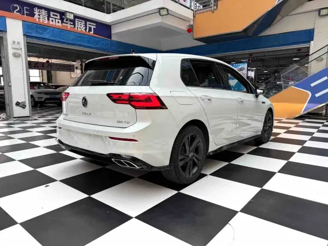 Volkswagen Golf — Фото автомобиля 14