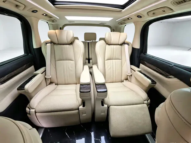 Toyota Alphard — Фото автомобиля 9