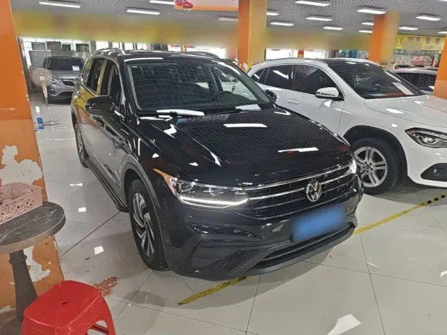 Volkswagen Tiguan L — Фото автомобиля 3