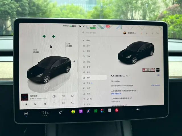 Tesla Model Y — Фото автомобиля 11