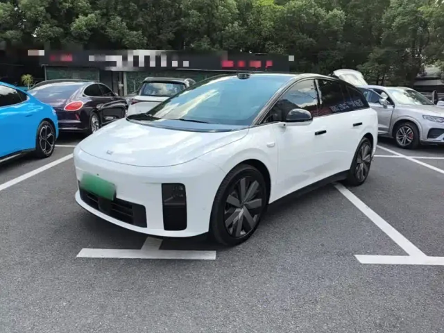 Фотография автомобиля — Li Auto i6