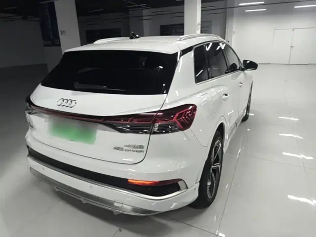 Audi Q4 e-tron — Фото автомобиля 6