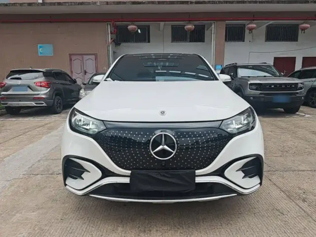 Mercedes-Benz EQE SUV — Фото автомобиля 2