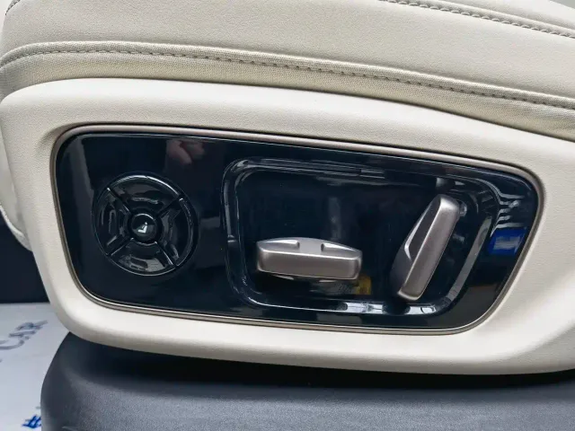 Li Auto MEGA — Фото автомобиля 17
