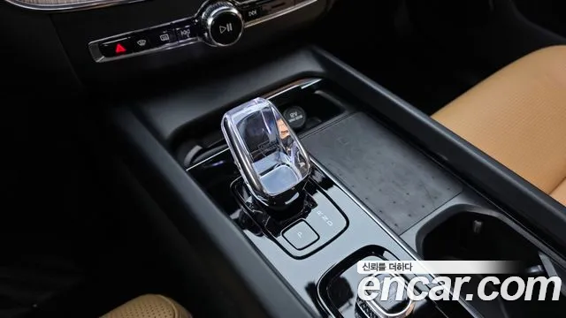 Вольво XC60 — Фото автомобиля 9