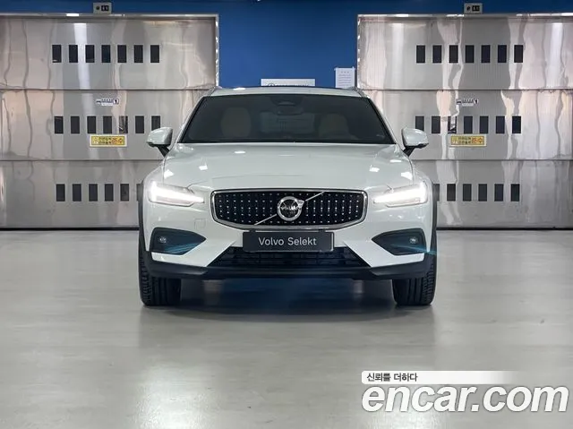 Volvo V60 — Фото автомобиля 3