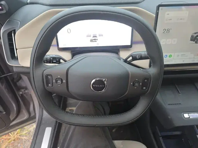 Volvo XC70 Plug-in Hybrid — Фото автомобиля 10