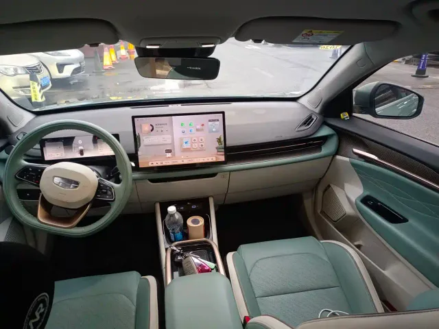 Geely Geometry G6 — Фото автомобиля 10