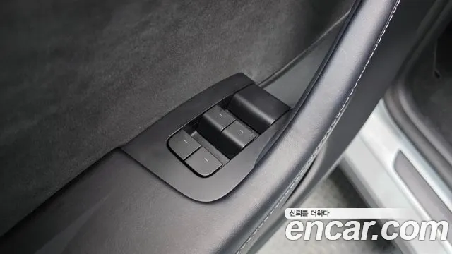 Tesla Model Y — Фото автомобиля 13