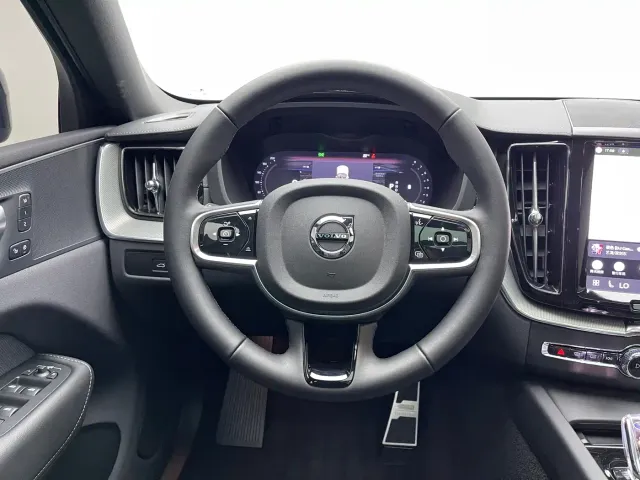 Volvo XC60 — Фото автомобиля 13