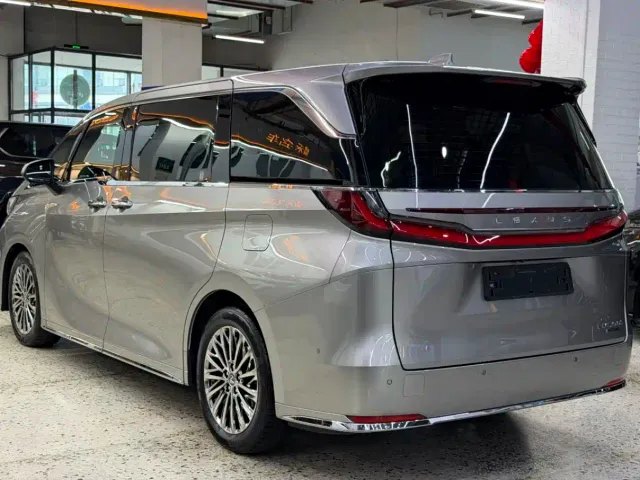 Lexus LM — Фото автомобиля 2