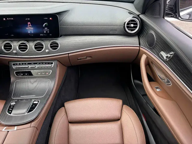 Mercedes-Benz E-Class — Фото автомобиля 15