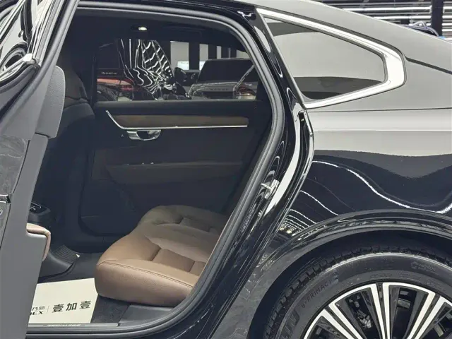 Volvo S90 — Фото автомобиля 7
