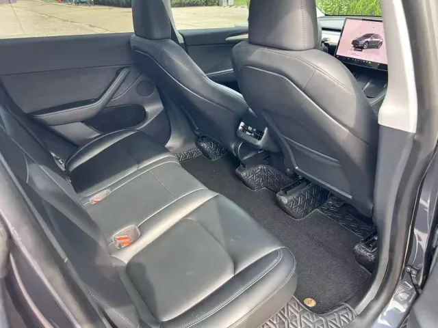 Tesla Model Y — Фото автомобиля 29