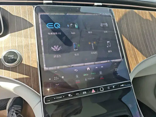 Mercedes-Benz EQE SUV — Фото автомобиля 12