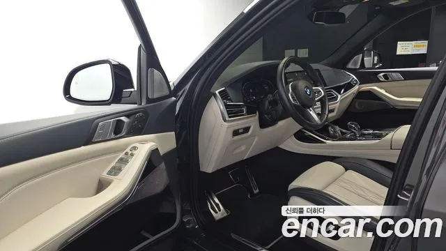 BMW X7 xDrive 40i M Sport Онлайн Exclusive Edition 6 мест — Фото автомобиля 9