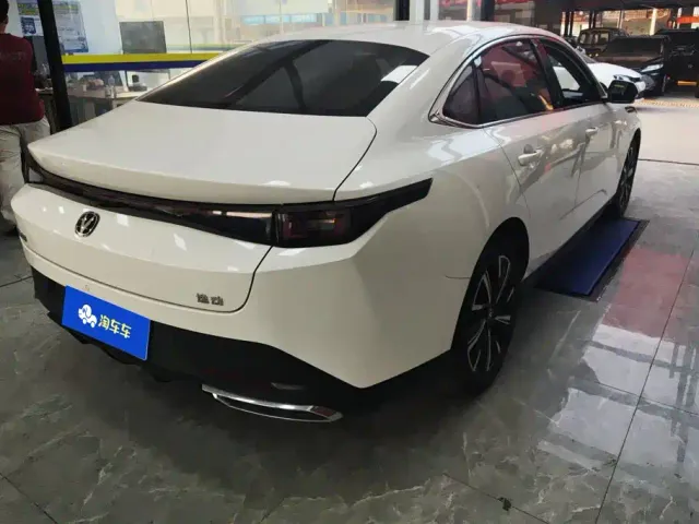 Changan Eado — Фото автомобиля 3