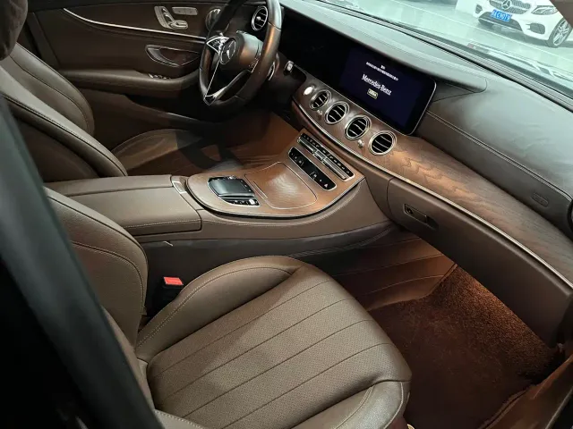 Mercedes-Benz E-Class — Фото автомобиля 8