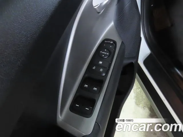 Kia Niro — Фото автомобиля 13