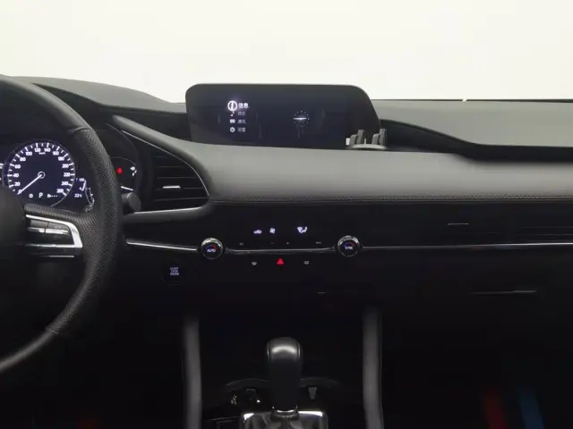 Mazda Axela — Фото автомобиля 12