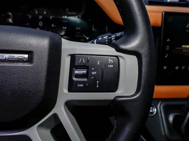 Land Rover Defender — Фото автомобиля 16