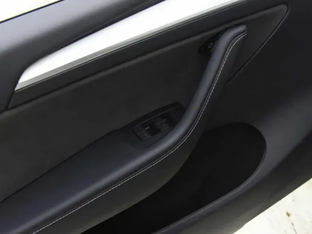 Tesla Model Y — Фото автомобиля 10