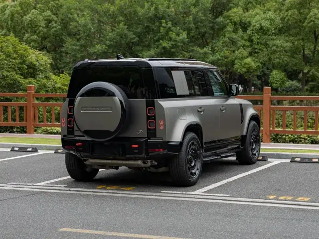 Land Rover Defender — Фото автомобиля 4