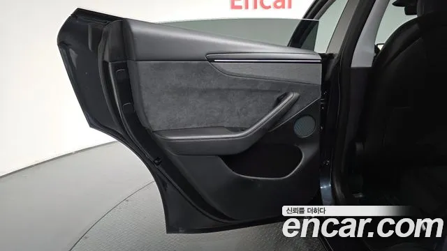 Tesla Model Y — Фото автомобиля 14