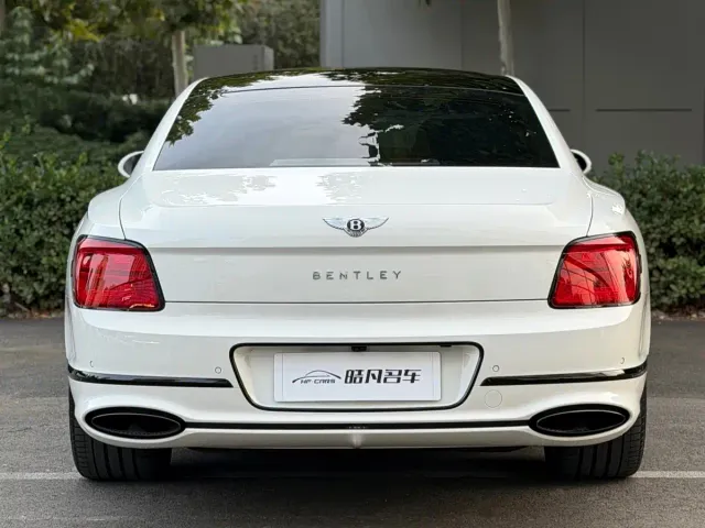 Bentley Flying Spur — Фото автомобиля 4