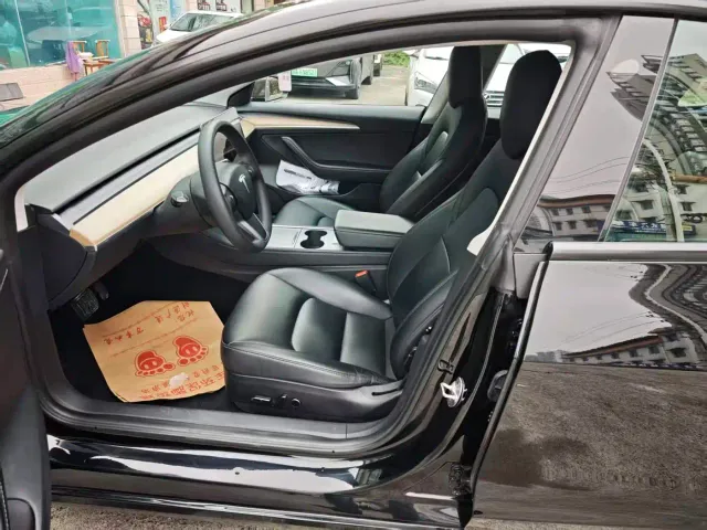 Tesla Model 3 — Фото автомобиля 6