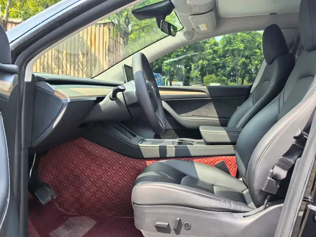 Tesla Model Y — Фото автомобиля 7