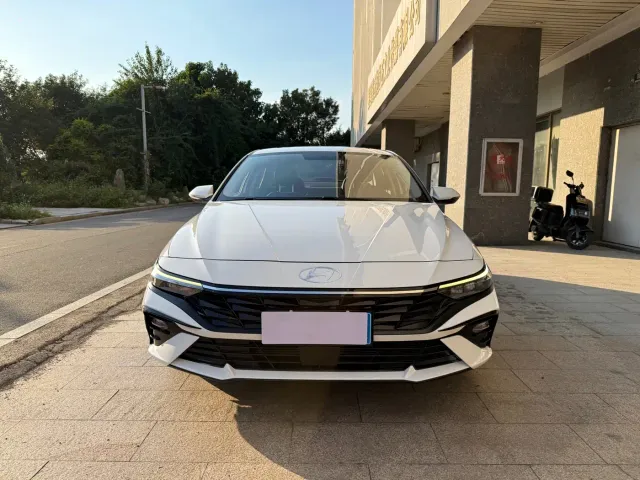 Hyundai Elantra — Фото автомобиля 2