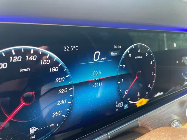 Mercedes-Benz E-Class — Фото автомобиля 8