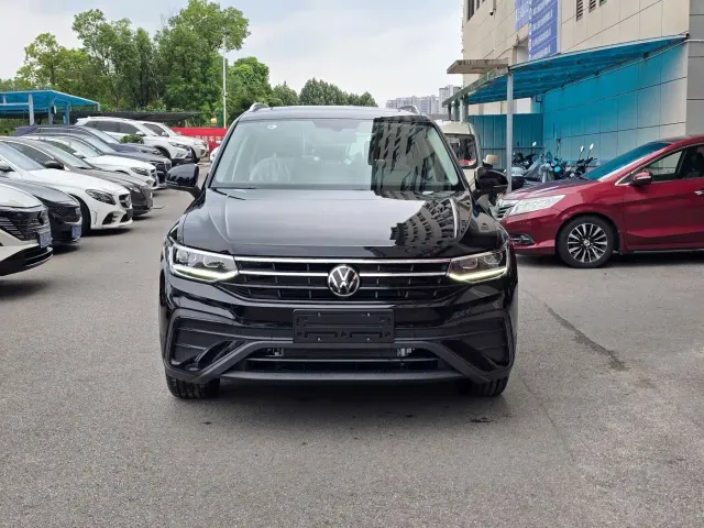 Volkswagen Tiguan L — Фото автомобиля 5
