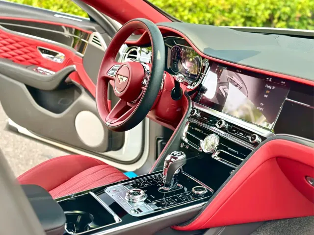 Bentley Flying Spur — Фото автомобиля 14