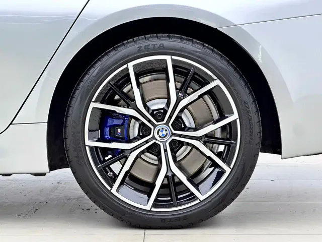 BMW 5 Series — Фото автомобиля 14