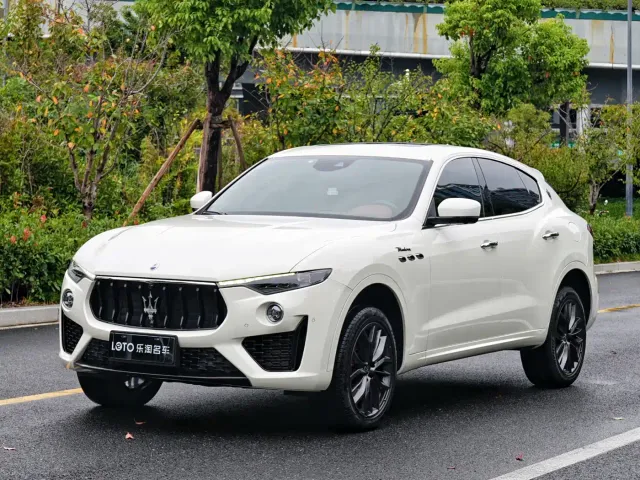 Фотография автомобиля — Maserati Levante